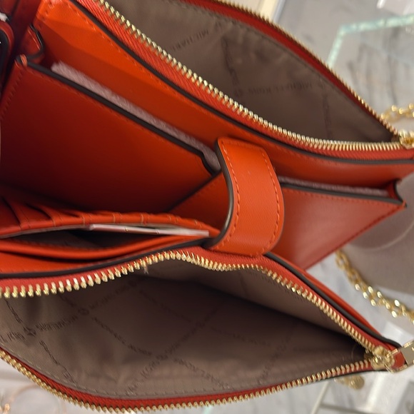 Michael Kors Jet Set Lg Ombré Signature Logo Double Zip Wallet Wristlet
RED CLAY - Picture 9 of 16